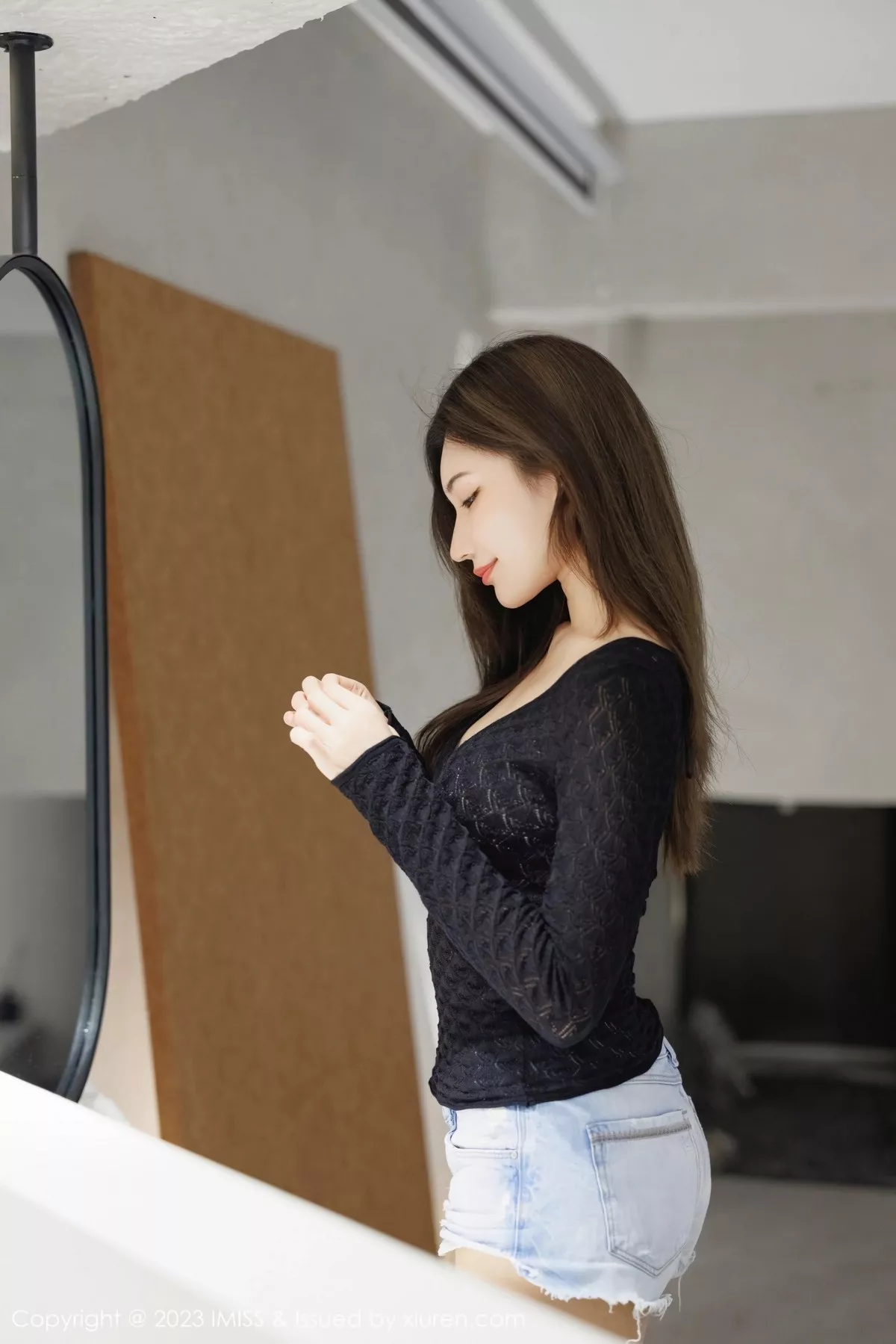 秀人集.com_[IMISS爱蜜社]Vol.727_女神小狐狸Kathryn黑色上衣配牛仔短裤露白色蕾丝内衣诱惑写真56P