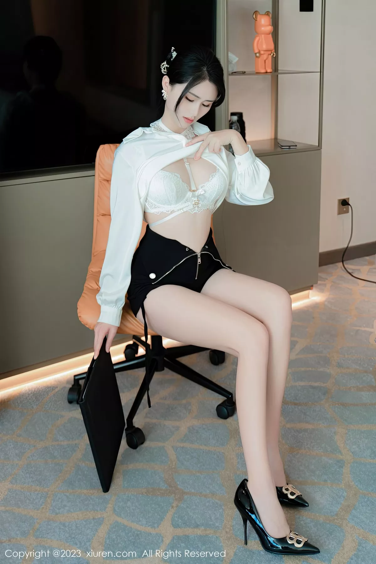 秀人集.com_[XiuRen秀人网]No.6520_模特艾希儿性感白T配黑短裙露白色蕾丝内衣秀曼妙身姿诱惑写真76P