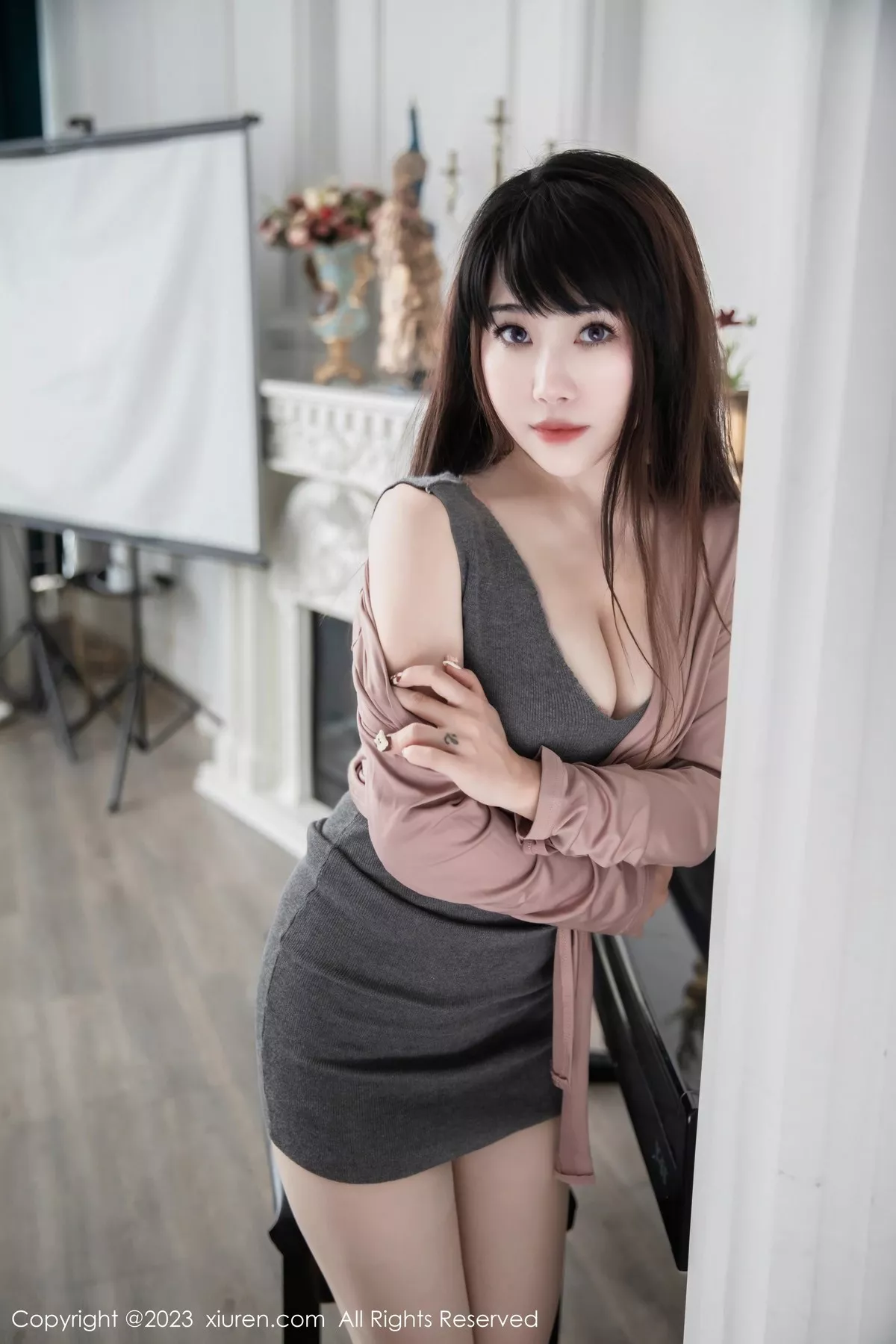 秀人集.com_[XiuRen秀人网]No.6532_模特严利娅Yuliya钢琴师角色灰色连身短裙秀曼妙身姿诱惑写真72P