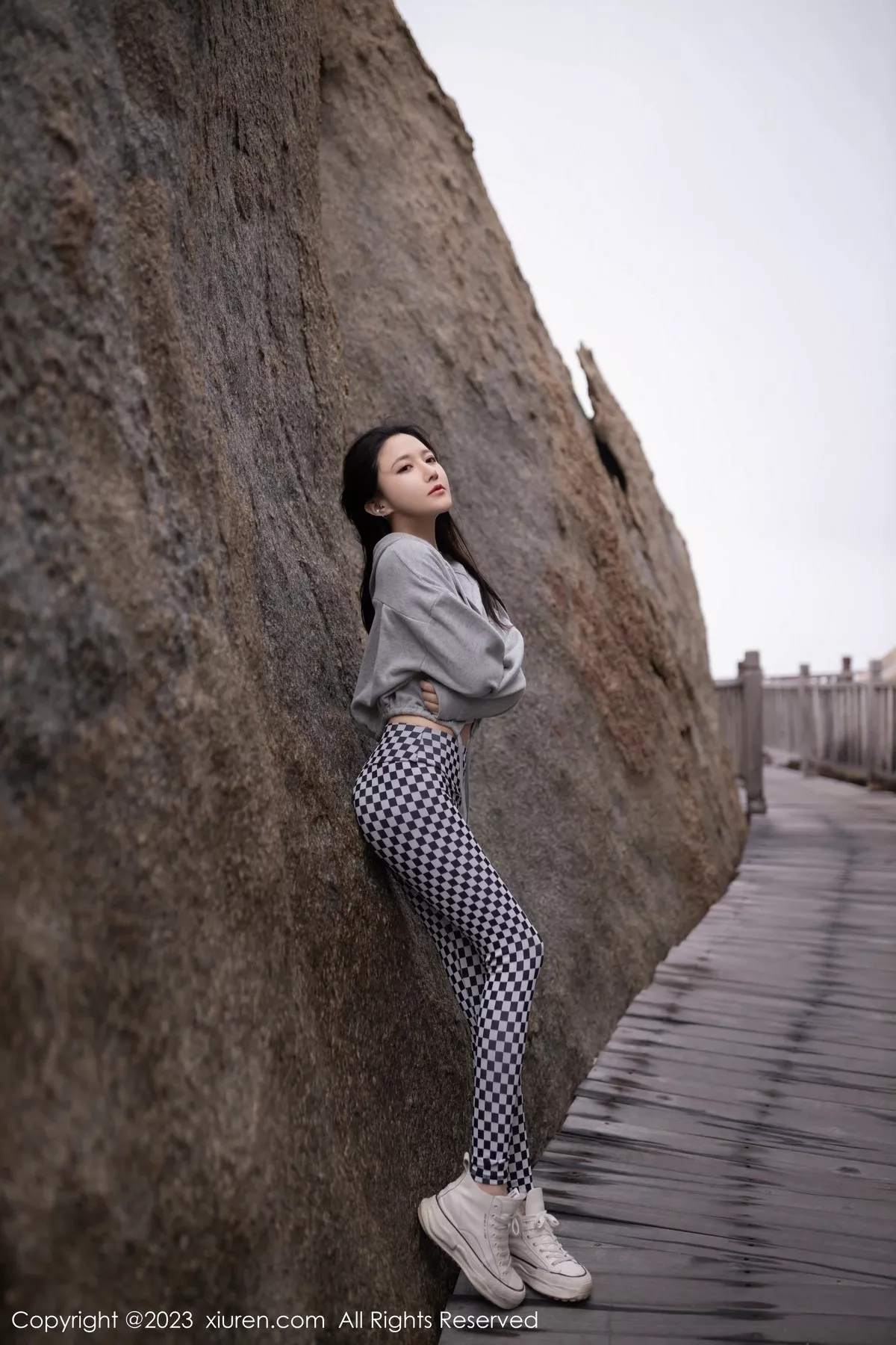 秀人集.com_[XiuRen秀人网]No.6541_模特鱼子酱Fish性感灰色上衣配格子裙秀曼妙身姿迷人诱惑写真82P