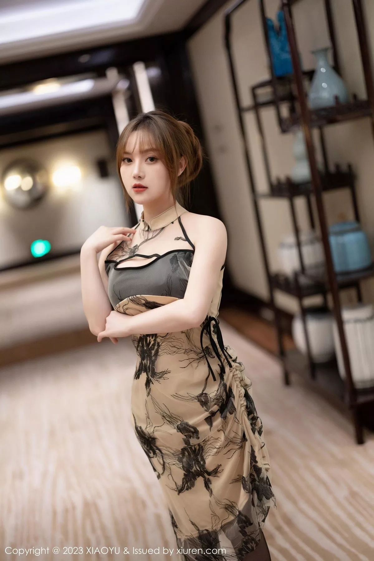 秀人集.com_[XiaoYu画语界]Vol.1004_模特豆瓣酱脱连身长裙露性感黑色蕾丝内衣配黑丝吊袜诱惑写真84P