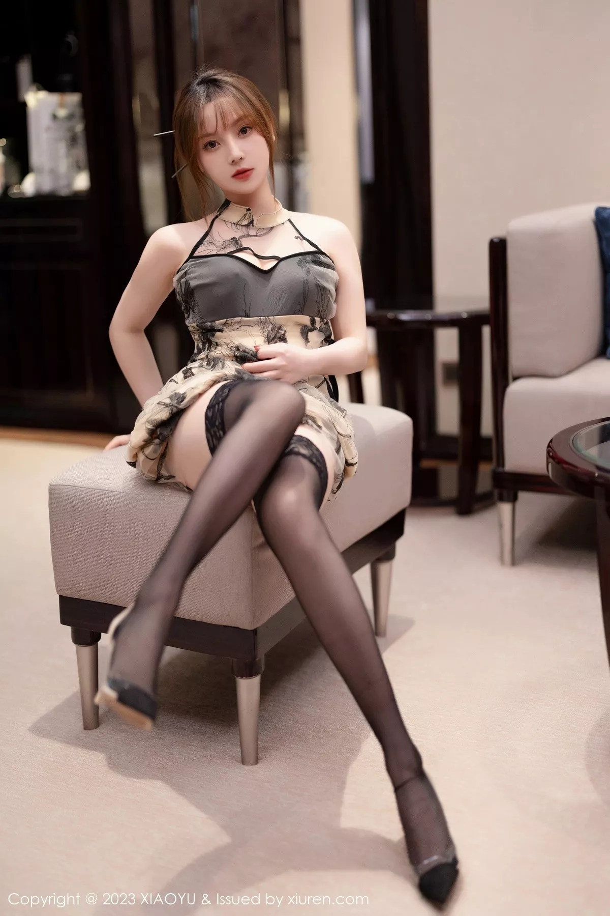 秀人集.com_[XiaoYu画语界]Vol.1004_模特豆瓣酱脱连身长裙露性感黑色蕾丝内衣配黑丝吊袜诱惑写真84P