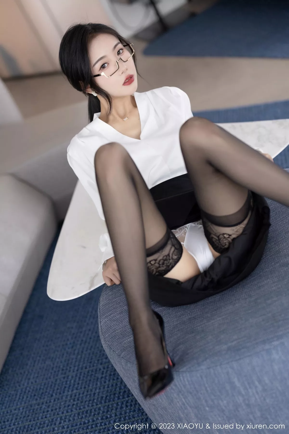 秀人集.com_[XiaoYu画语界]Vol.1005_模特苏苏阿OL职业装露白色蕾丝内衣秀曼妙身姿迷人诱惑写真87P