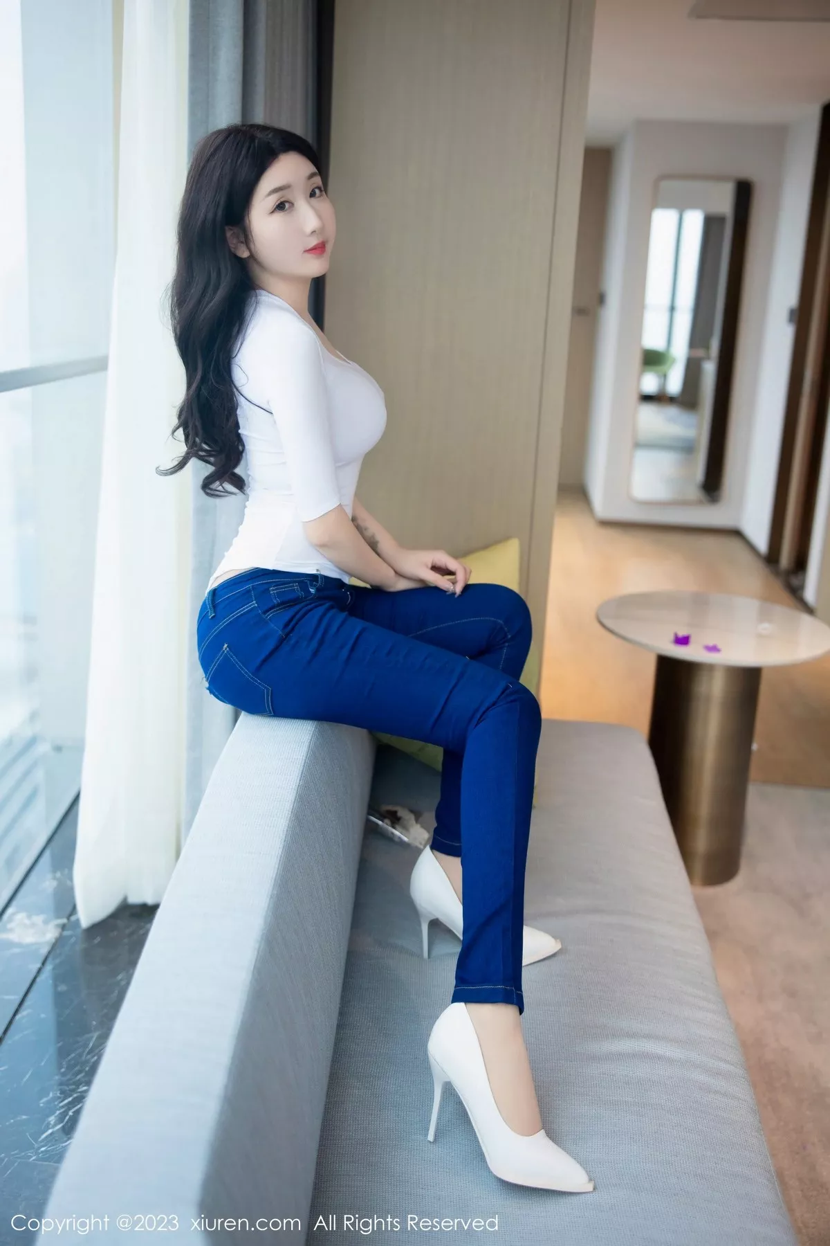 秀人集.com_[XiuRen秀人网]No.6570_模特江真真白色上衣配牛仔裤露超薄无内肉丝秀翘臀诱惑写真83P