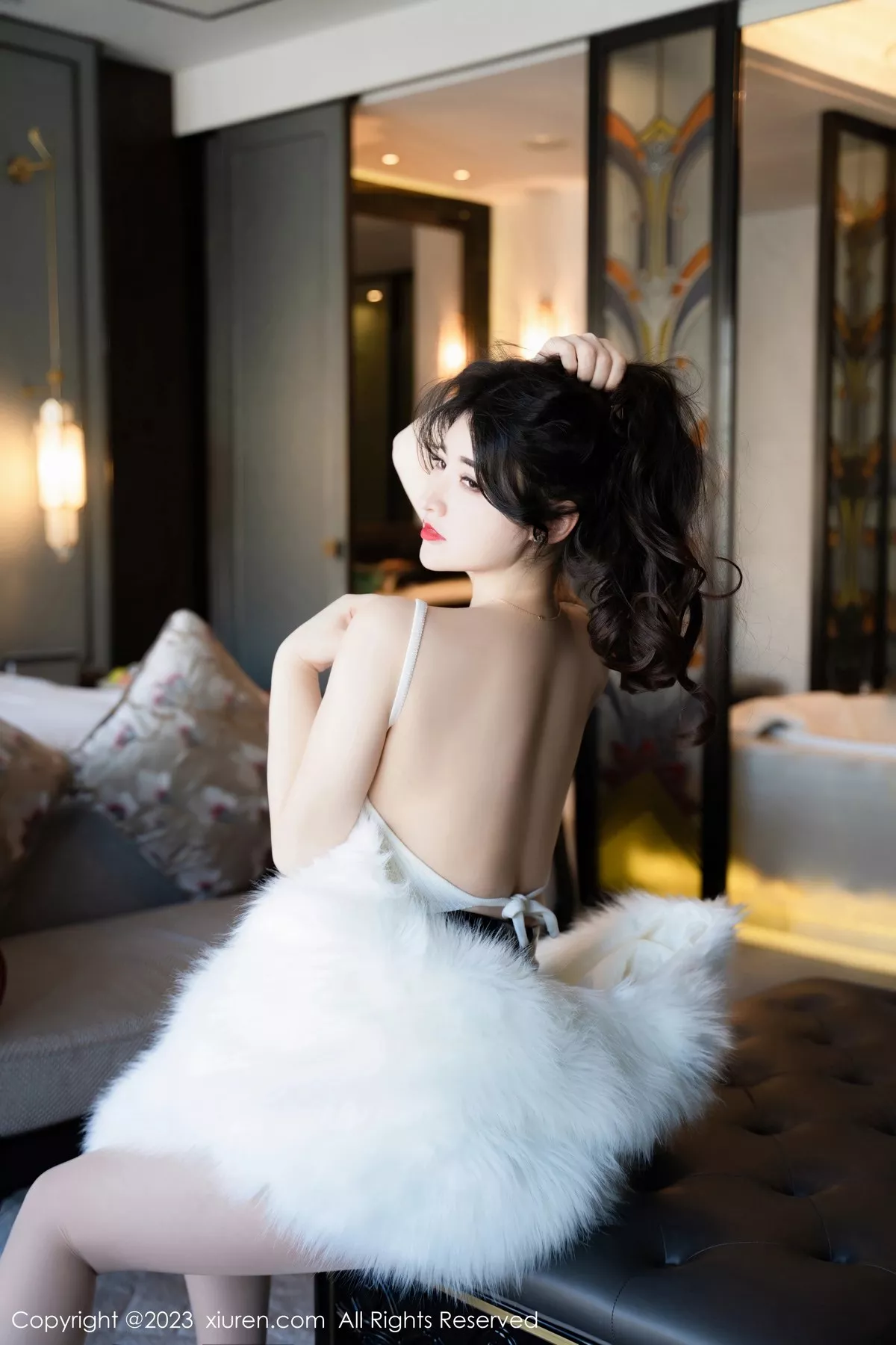 秀人集.com_[XiuRen秀人网]No.6568_模特诗诗kiki白色上衣配黑皮短裙露超薄肉丝秀惹火身材诱惑写真57P