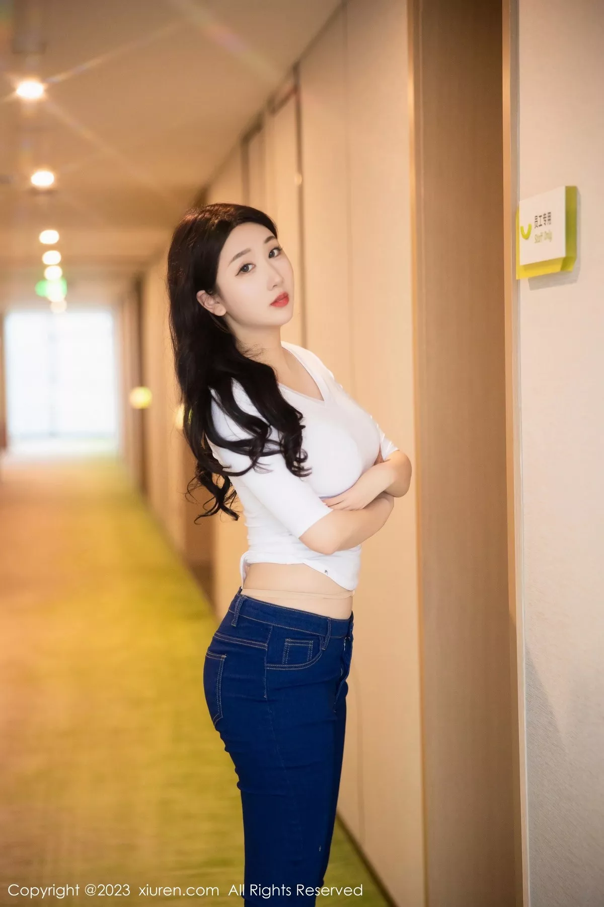 秀人集.com_[XiuRen秀人网]No.6570_模特江真真白色上衣配牛仔裤露超薄无内肉丝秀翘臀诱惑写真83P