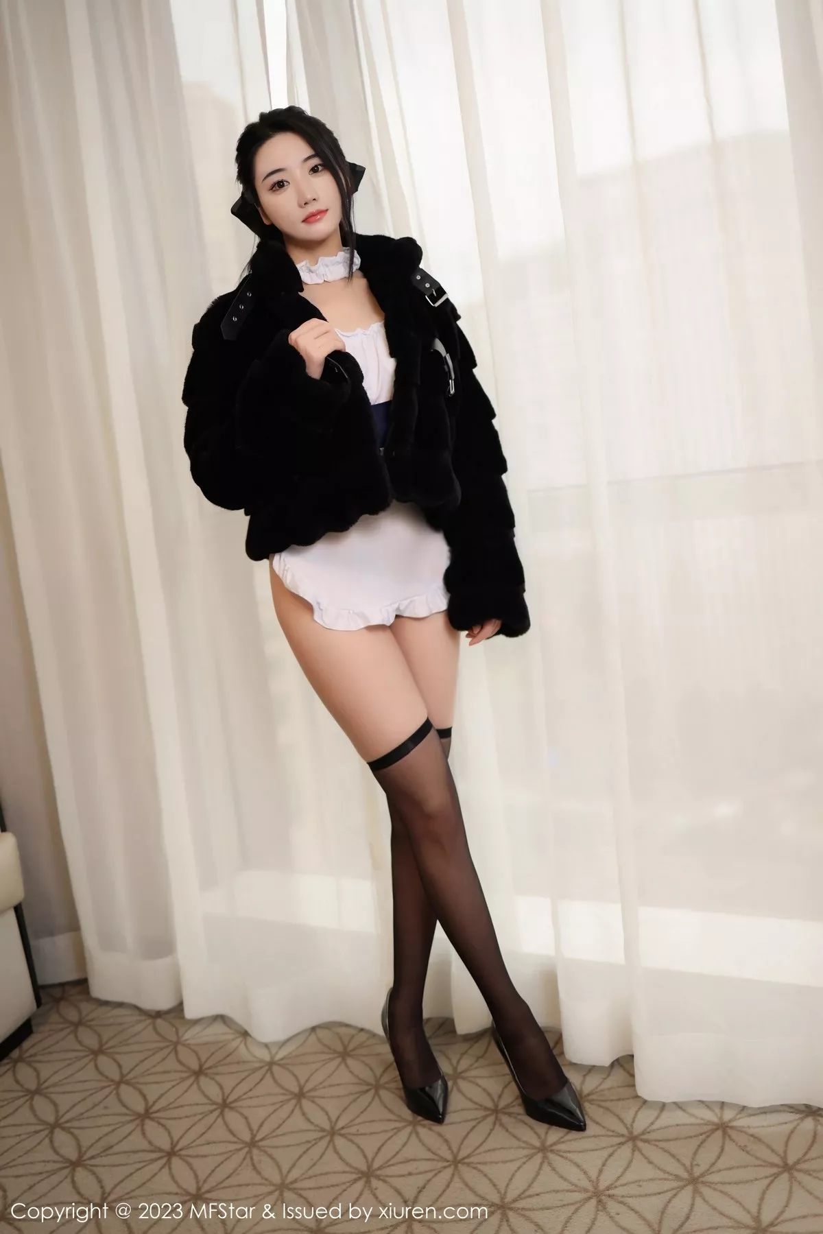 秀人集.com_[MFStar模范学院]Vol.609_模特汐汐爱吃草莓黑白拼色女仆服配黑丝袜秀丰腴美臀诱惑写真71P