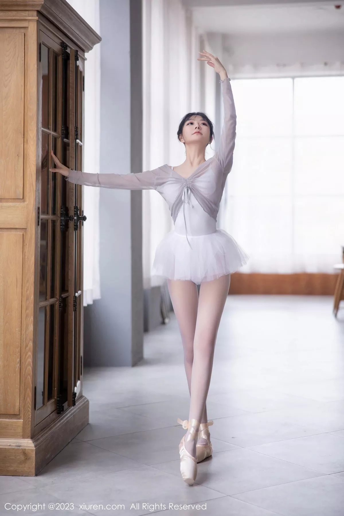 秀人集.com_[XiuRen秀人网]No.6592_模特谢小蒽性感淡灰色芭蕾舞裙配白色丝袜秀曼妙身姿诱惑写真91P