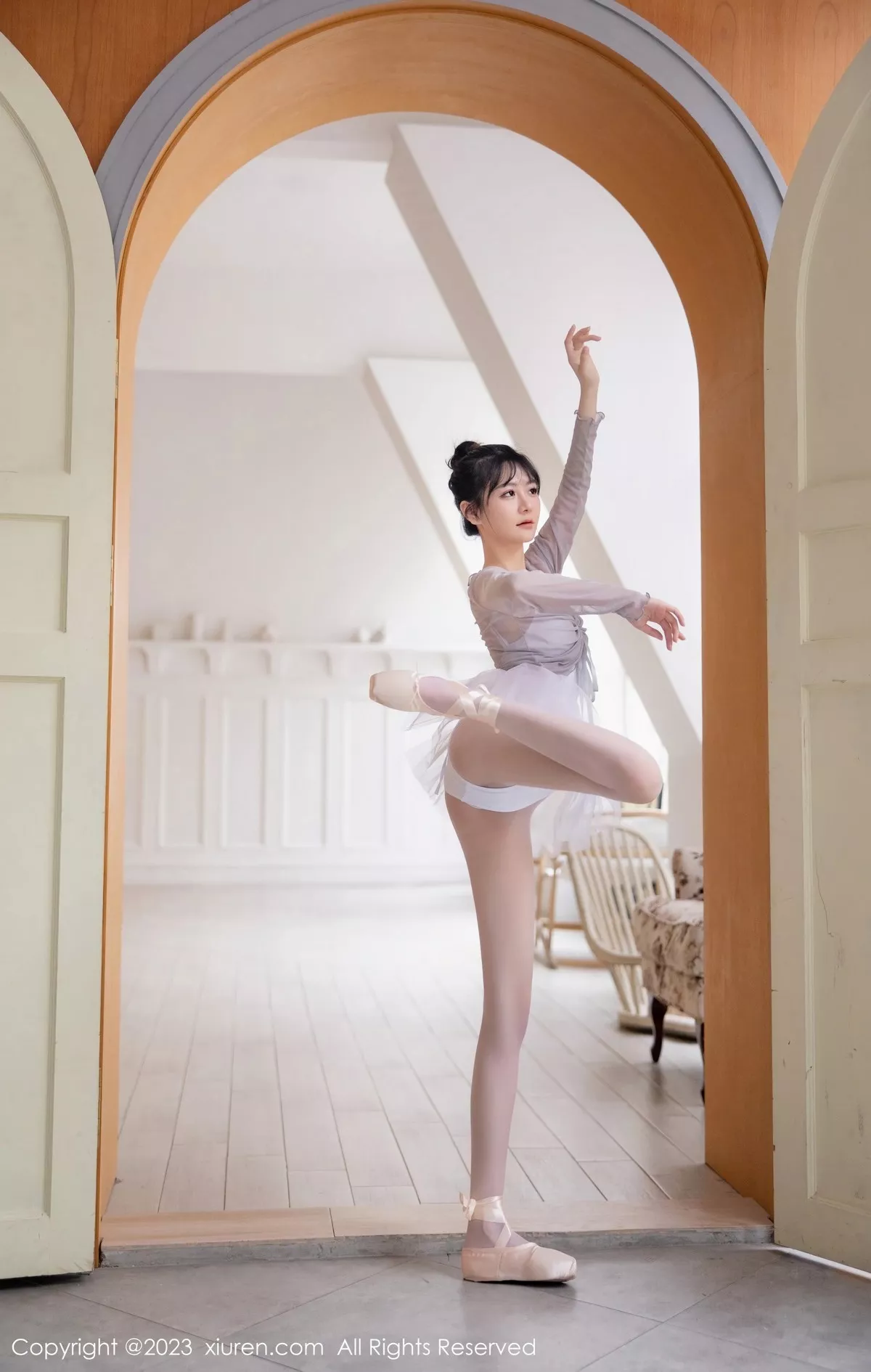 秀人集.com_[XiuRen秀人网]No.6592_模特谢小蒽性感淡灰色芭蕾舞裙配白色丝袜秀曼妙身姿诱惑写真91P