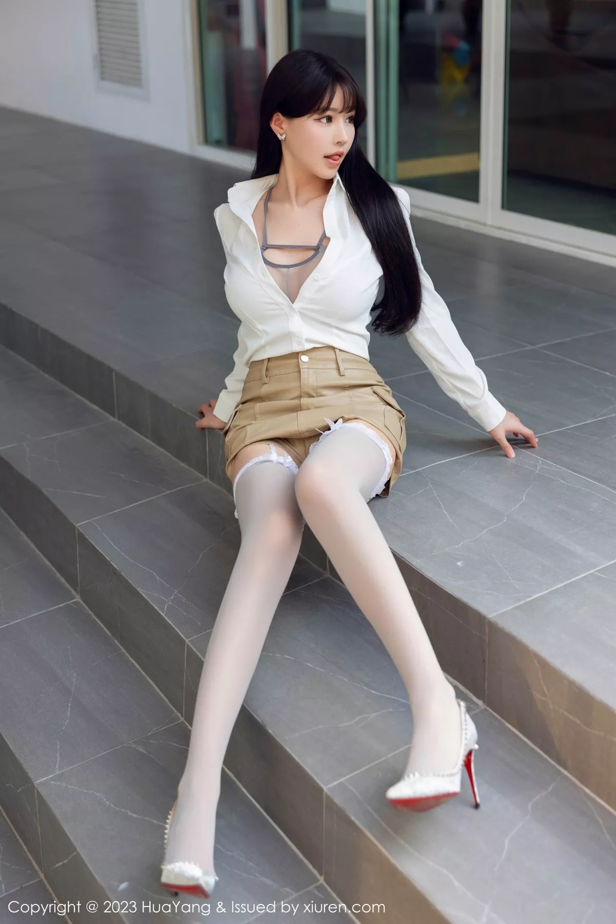 秀人集.com_[HuaYang花漾]Vol.530_女神朱可儿Flora灰色轻透薄纱服配白丝吊袜秀丰满身材诱惑写真51P