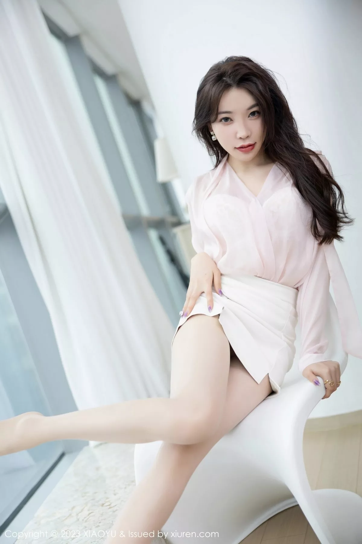 秀人集.com_[XiaoYu画语界]Vol.1009_女神徐莉芝Booty粉色衬衫露白色蕾丝内衣秀曼妙身姿迷人写真82P