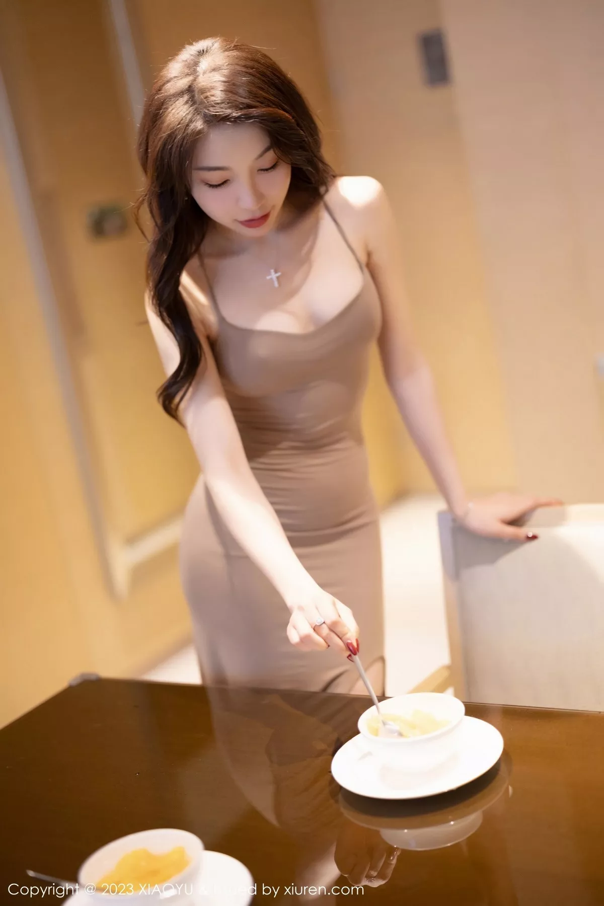 秀人集.com_[XiaoYu画语界]Vol.992_女神徐莉芝Booty性感杏色吊带裙配原色丝袜秀曼妙身姿诱惑写真86P