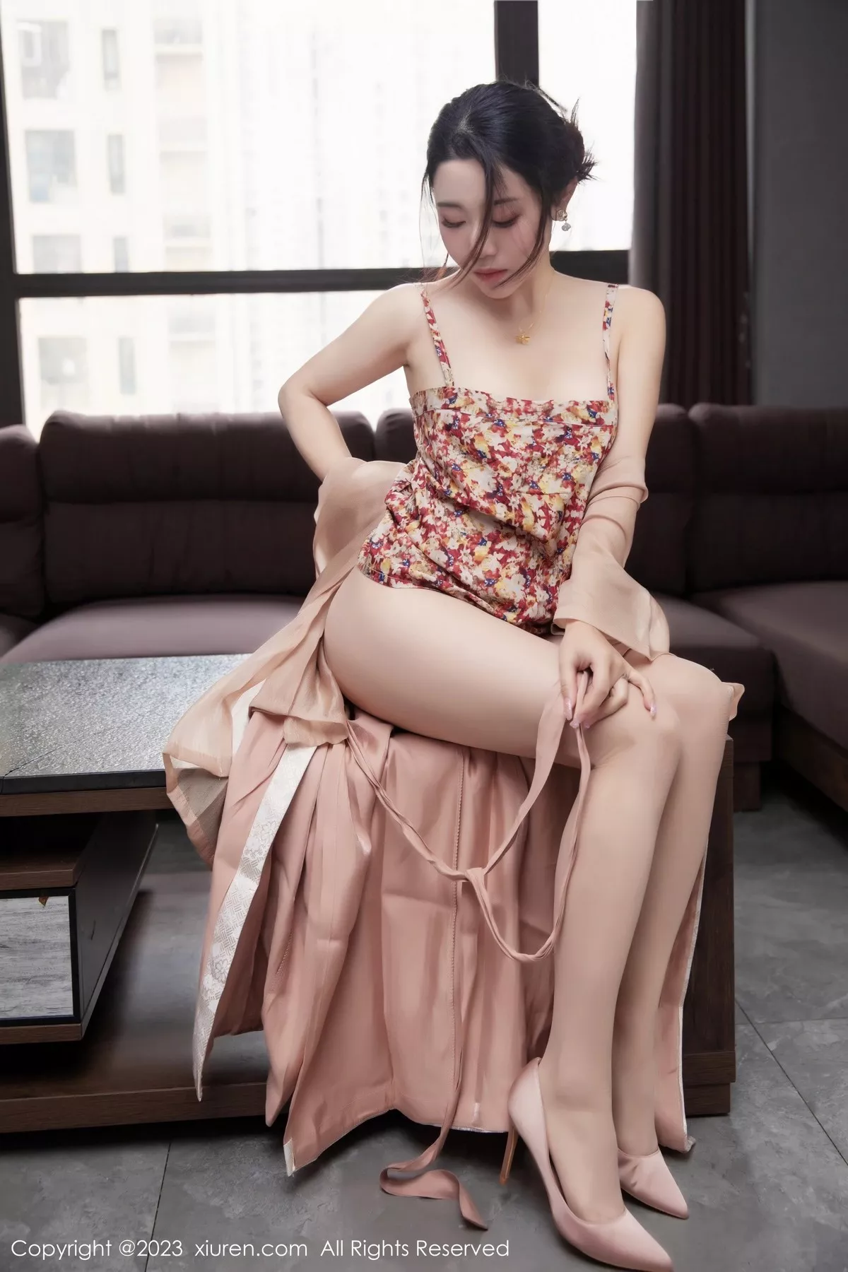 秀人集.com_[XiuRen秀人网]No.6457_模特严利娅Yuliya性感浅暖色古风汉服半撩秀曼妙身姿诱惑写真104P