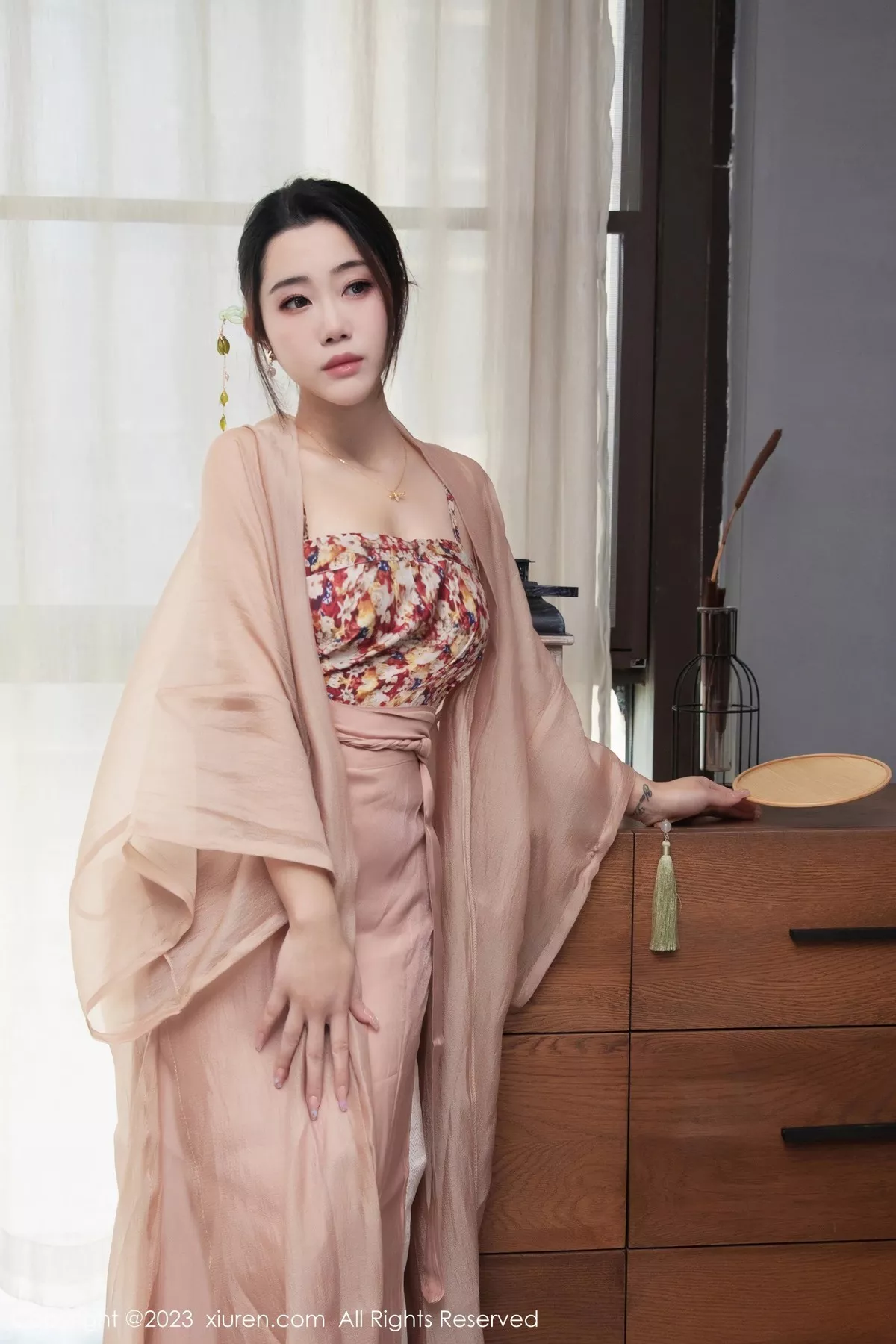 秀人集.com_[XiuRen秀人网]No.6457_模特严利娅Yuliya性感浅暖色古风汉服半撩秀曼妙身姿诱惑写真104P