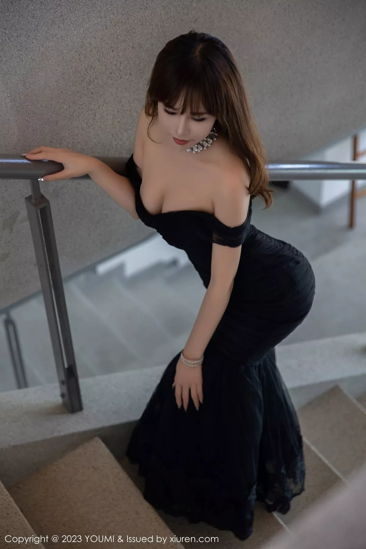 秀人集.com_[YouMi尤蜜荟]Vol.917_模特icy猪泰国旅拍性感黑色蕾丝情趣连体衣配超薄黑丝魅惑写真80P