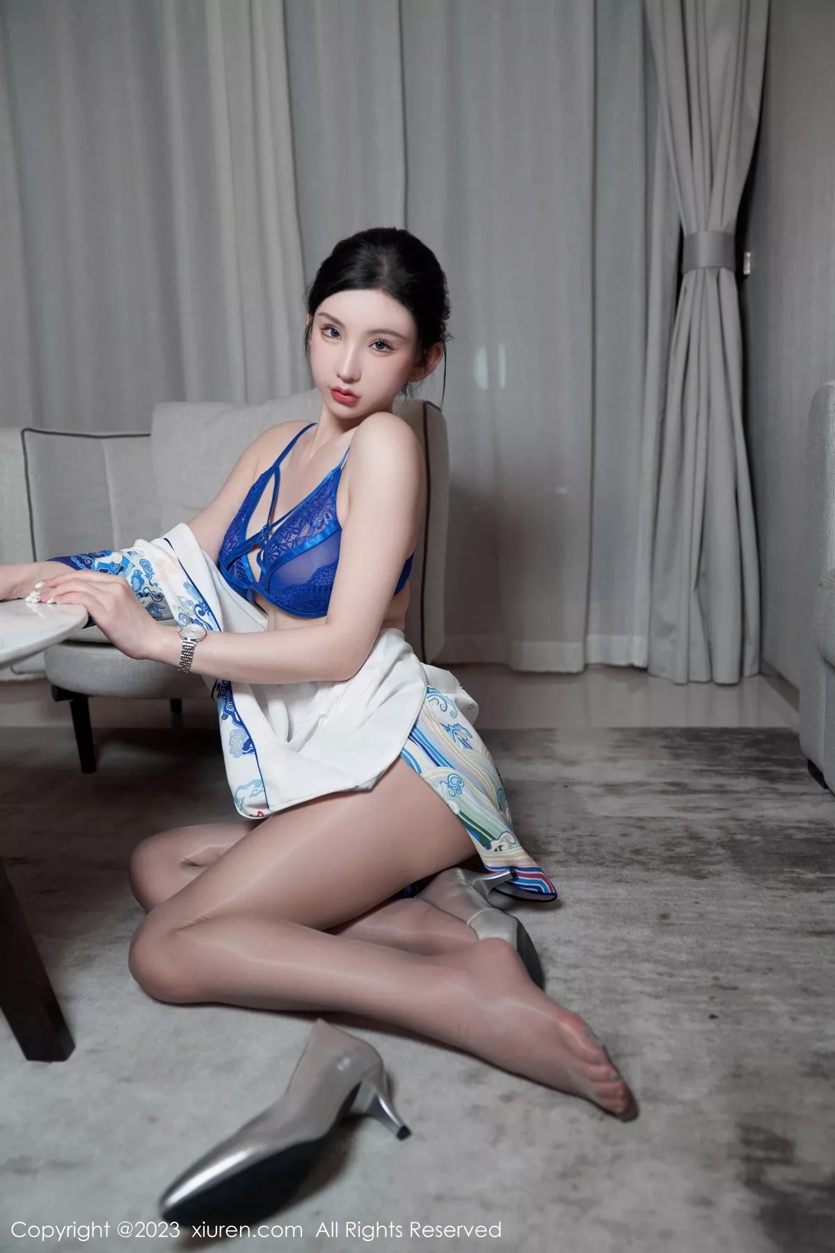 秀人集.com_[XiuRen秀人网]No.6473_女神周于希Sally澳门旅拍脱青花瓷旗袍露性感蓝色内衣迷人写真85P