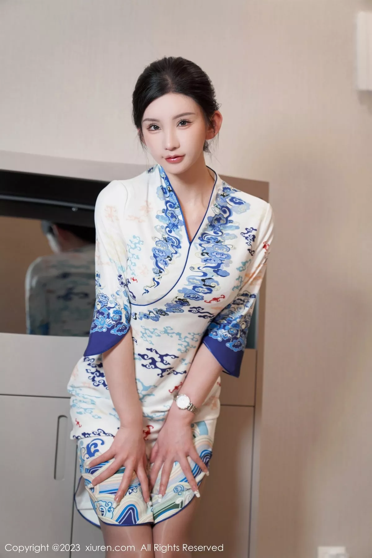 秀人集.com_[XiuRen秀人网]No.6473_女神周于希Sally澳门旅拍脱青花瓷旗袍露性感蓝色内衣迷人写真85P