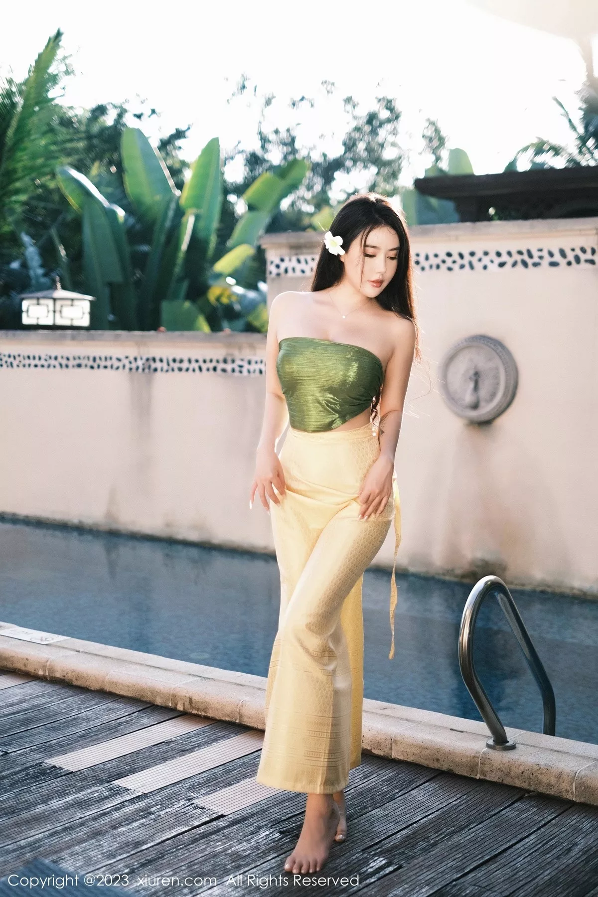 秀人集.com_[XiuRen秀人网]No.6648_女神Manuela玛鲁娜户外抹胸服+室内紧身衣秀丰满身材诱惑写真64P