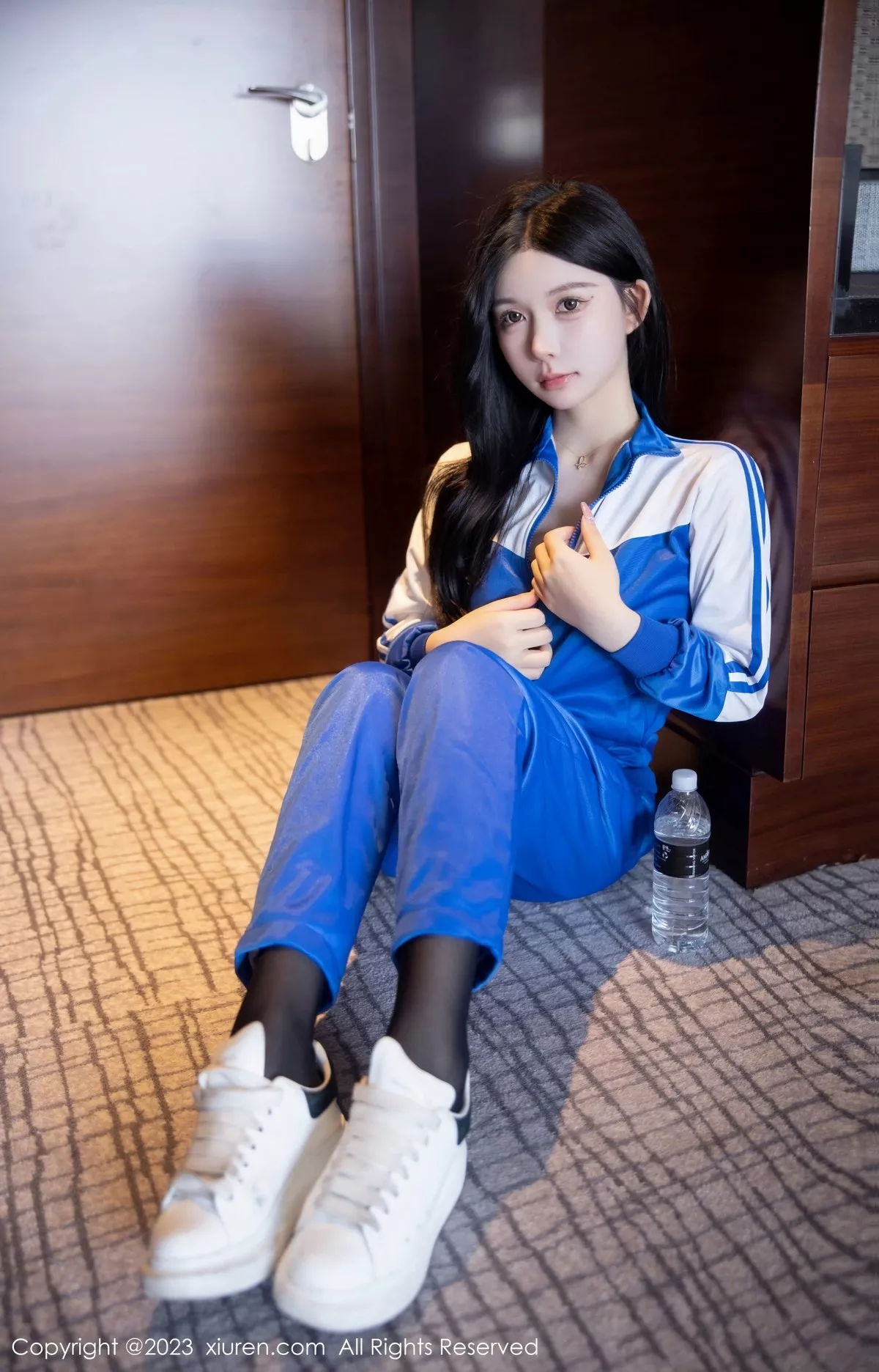 秀人集.com_[XiuRen秀人网]No.6660_模特林珊珊性感蓝色运动服露黑色情趣内衣秀惹火身材诱惑写真101P