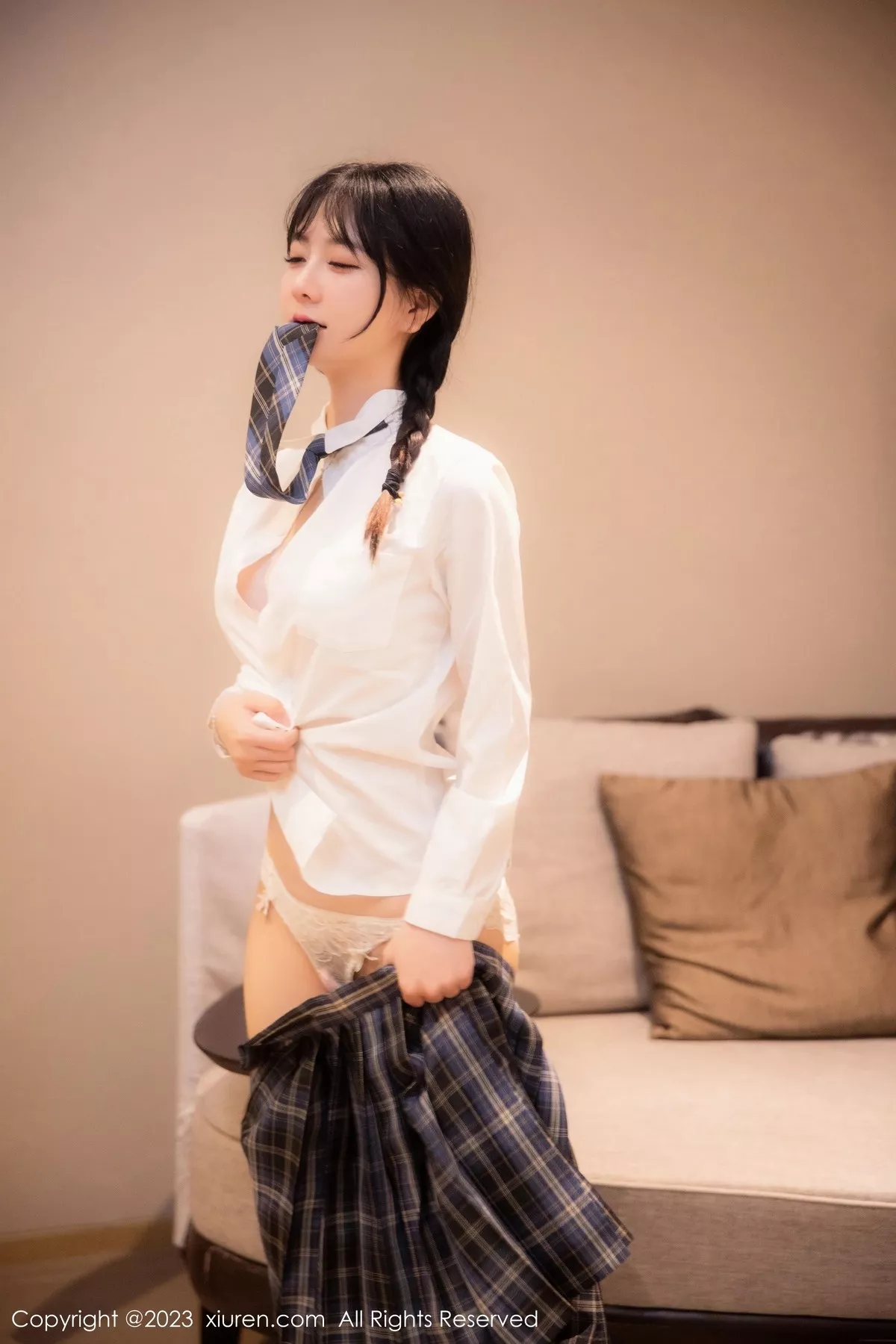 秀人集.com_[XiuRen秀人网]No.6662_模特幼幼学妹制服性感白T配格子裙露白色蕾丝内衣完美诱惑写真92P