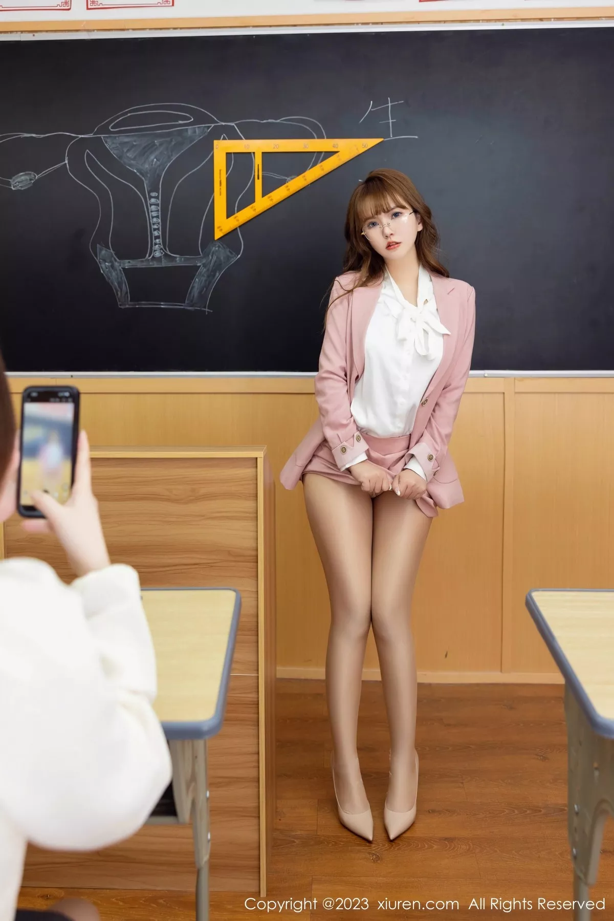 秀人集.com_[XiuRen秀人网]No.6655_模特张思允Nice性感粉色短裙套装配超薄肉丝秀翘臀美腿诱惑写真93P