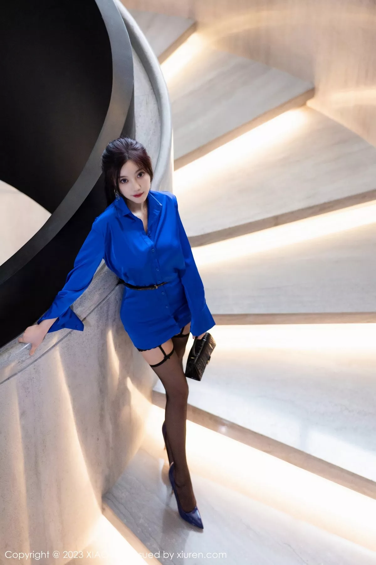 秀人集.com_[XiaoYu画语界]Vol.1018_女神杨晨晨Yome蓝色服饰露性感蓝色内衣配黑丝吊袜诱惑写真91P