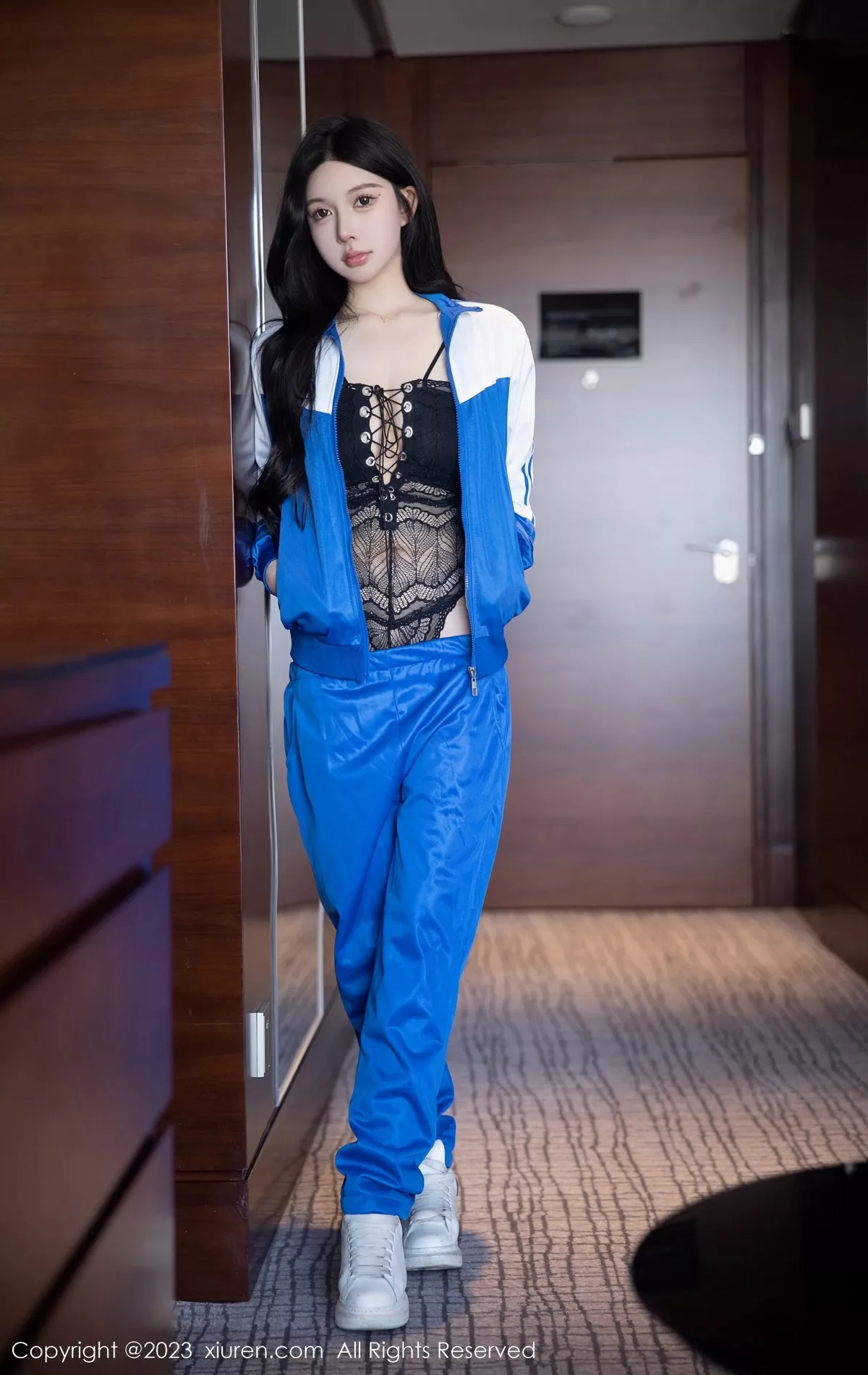 秀人集.com_[XiuRen秀人网]No.6660_模特林珊珊性感蓝色运动服露黑色情趣内衣秀惹火身材诱惑写真101P