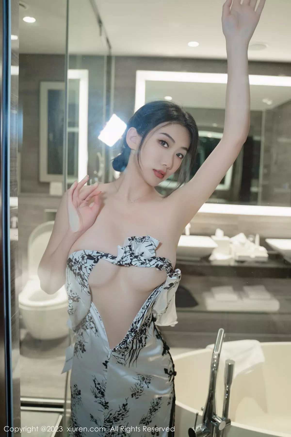 秀人集.com_[XiuRen秀人网]No.6668_模特李佳芮cherie水墨图案旗袍露黑色内衣配开档黑丝诱惑写真65P