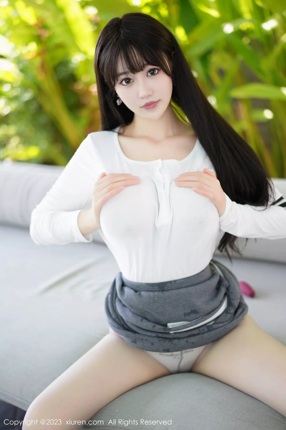 秀人集.com_[XiuRen秀人网]No.6673_女神朱可儿Flora性感白上衣配灰色短裙秀雪峰美臀惹火诱惑写真83P