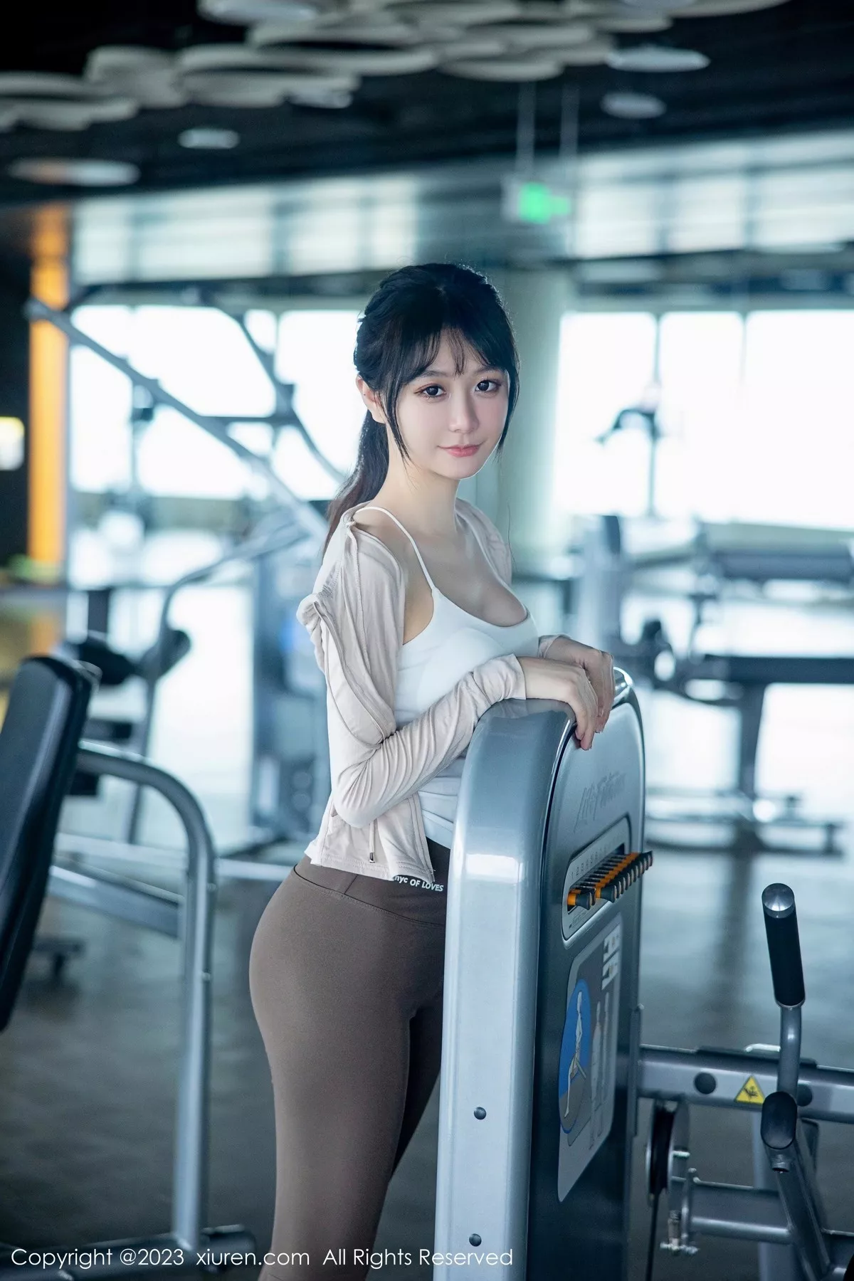 秀人集.com_[XiuRen秀人网]No.6683_模特幼幼健身房场景性感浅色运动服饰秀完美身材迷人诱惑写真99P