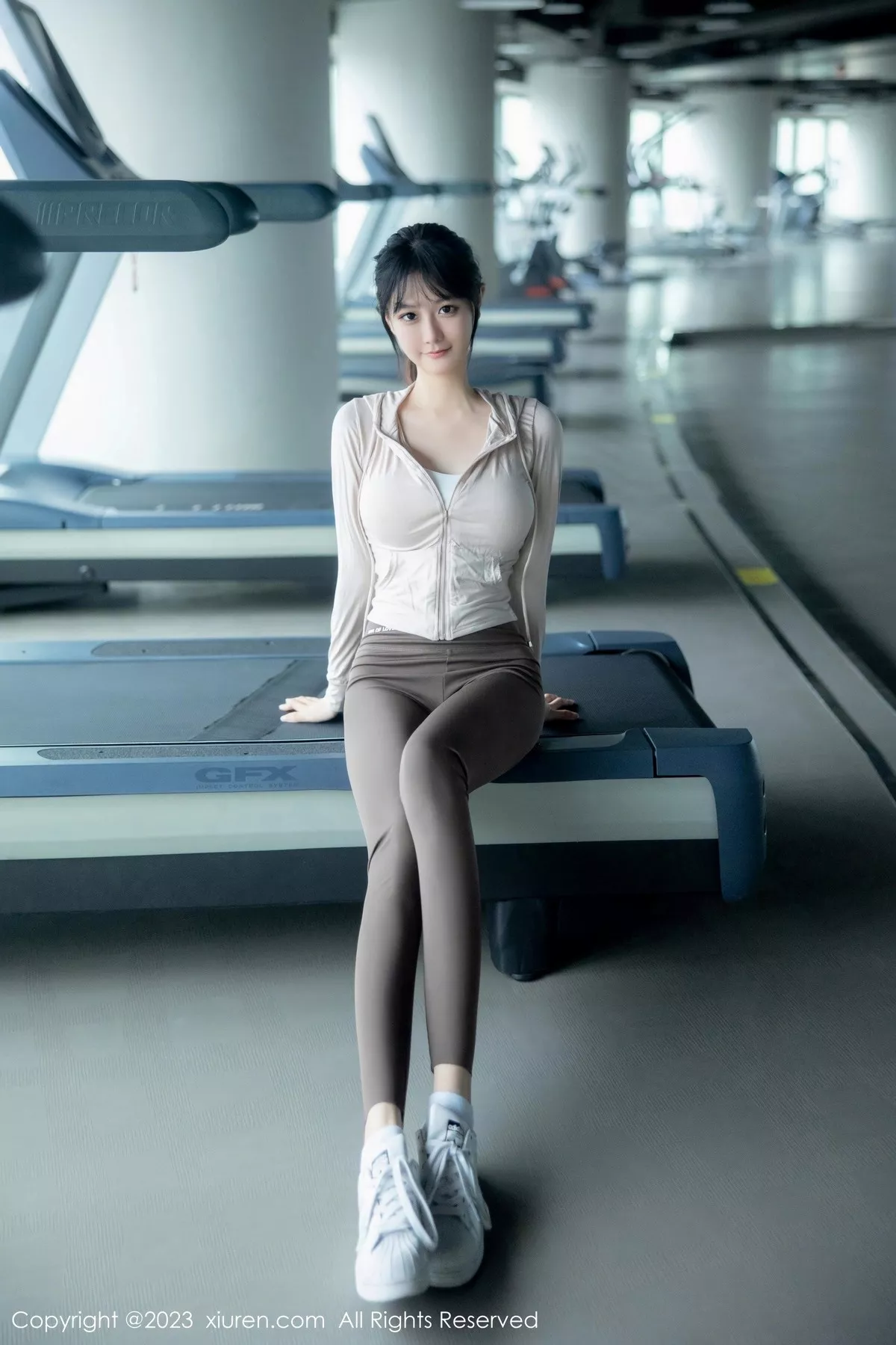 秀人集.com_[XiuRen秀人网]No.6683_模特幼幼健身房场景性感浅色运动服饰秀完美身材迷人诱惑写真99P