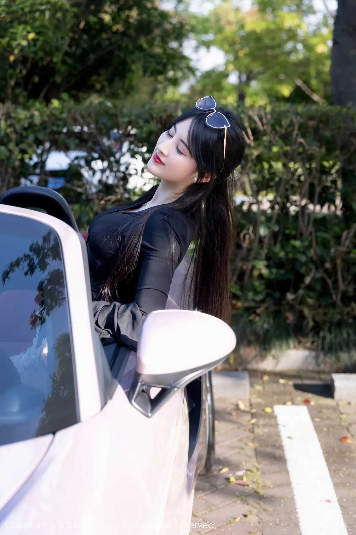 秀人集.com_[XiuRen秀人网]No.6676_模特诗诗kiki半脱露性感黑色内衣配黑丝袜秀丰腴有致身材诱惑写真82P