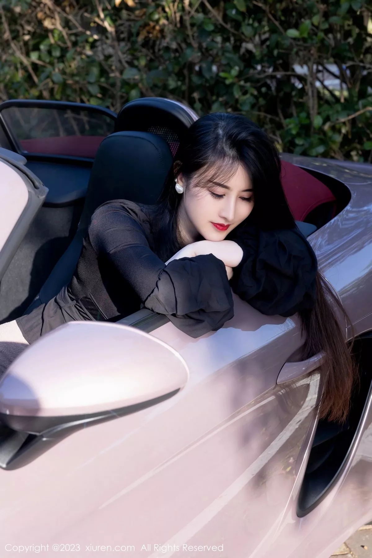 秀人集.com_[XiuRen秀人网]No.6676_模特诗诗kiki半脱露性感黑色内衣配黑丝袜秀丰腴有致身材诱惑写真82P