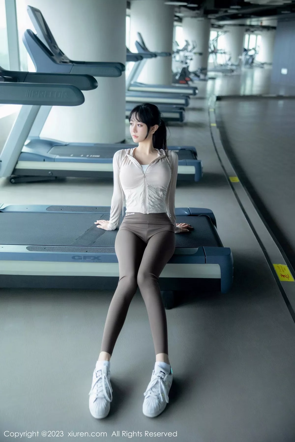 秀人集.com_[XiuRen秀人网]No.6683_模特幼幼健身房场景性感浅色运动服饰秀完美身材迷人诱惑写真99P