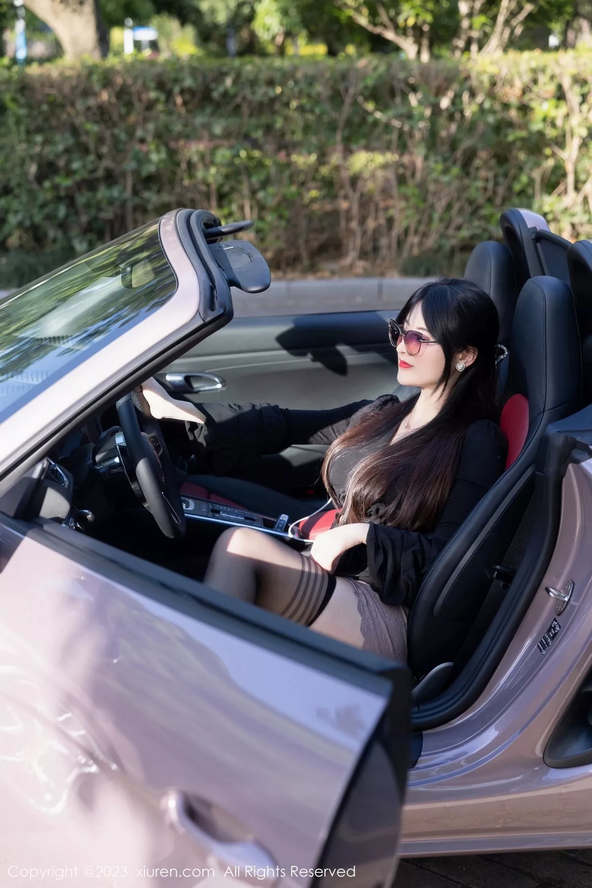 秀人集.com_[XiuRen秀人网]No.6676_模特诗诗kiki半脱露性感黑色内衣配黑丝袜秀丰腴有致身材诱惑写真82P