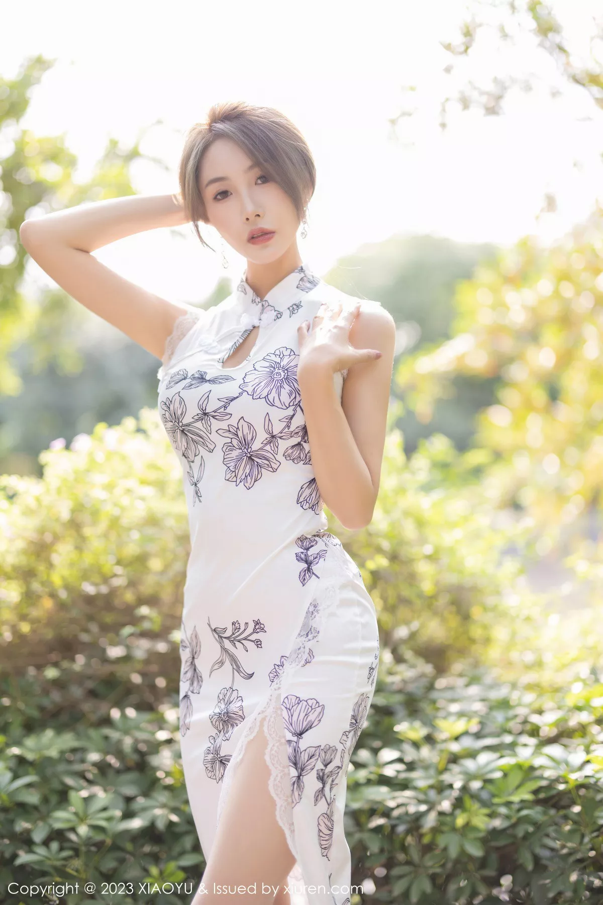 秀人集.com_[XiaoYu画语界]Vol.1022_模特苏苏阿性感白色图案旗袍露蓝色蕾丝内衣秀绝美身姿诱惑写真81P