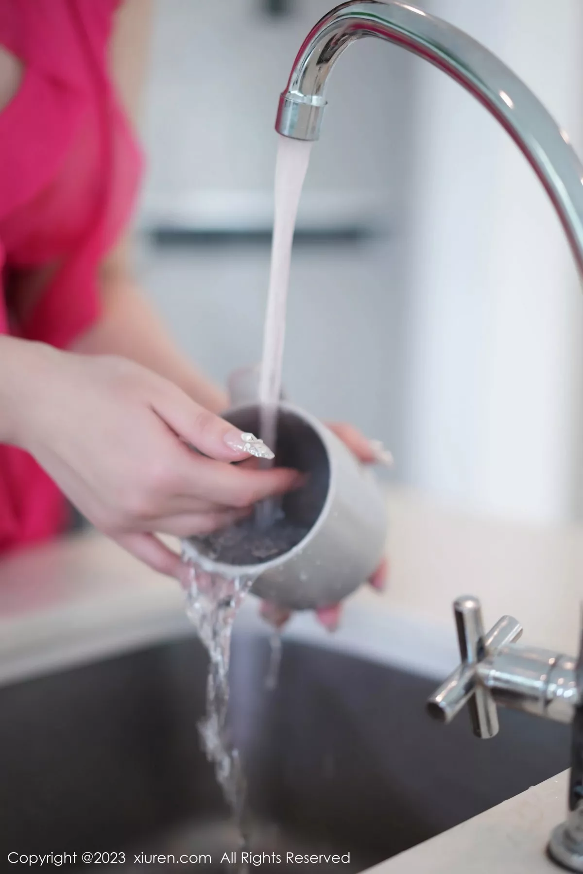 秀人集.com_[XiuRen秀人网]No.6704_模特尤妮丝Egg艳红轻透连衣长裙配原色丝袜秀魔鬼身材诱惑写真80P