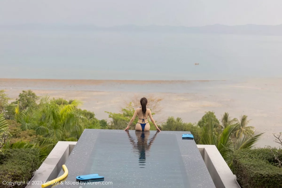 秀人集.com_[YouMi尤蜜荟]Vol.935_女神Carol周妍希泳池性感蓝色比基尼秀丰满身材撩人诱惑写真91P