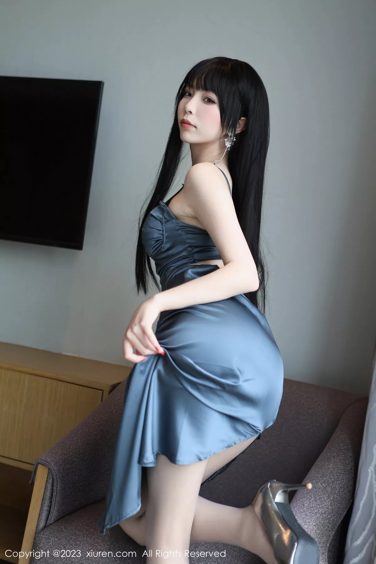 秀人集.com_[XiuRen秀人网]No.6713_模特江七七性感灰色服饰露黑色轻透内衣配超薄灰丝迷人诱惑写真83P