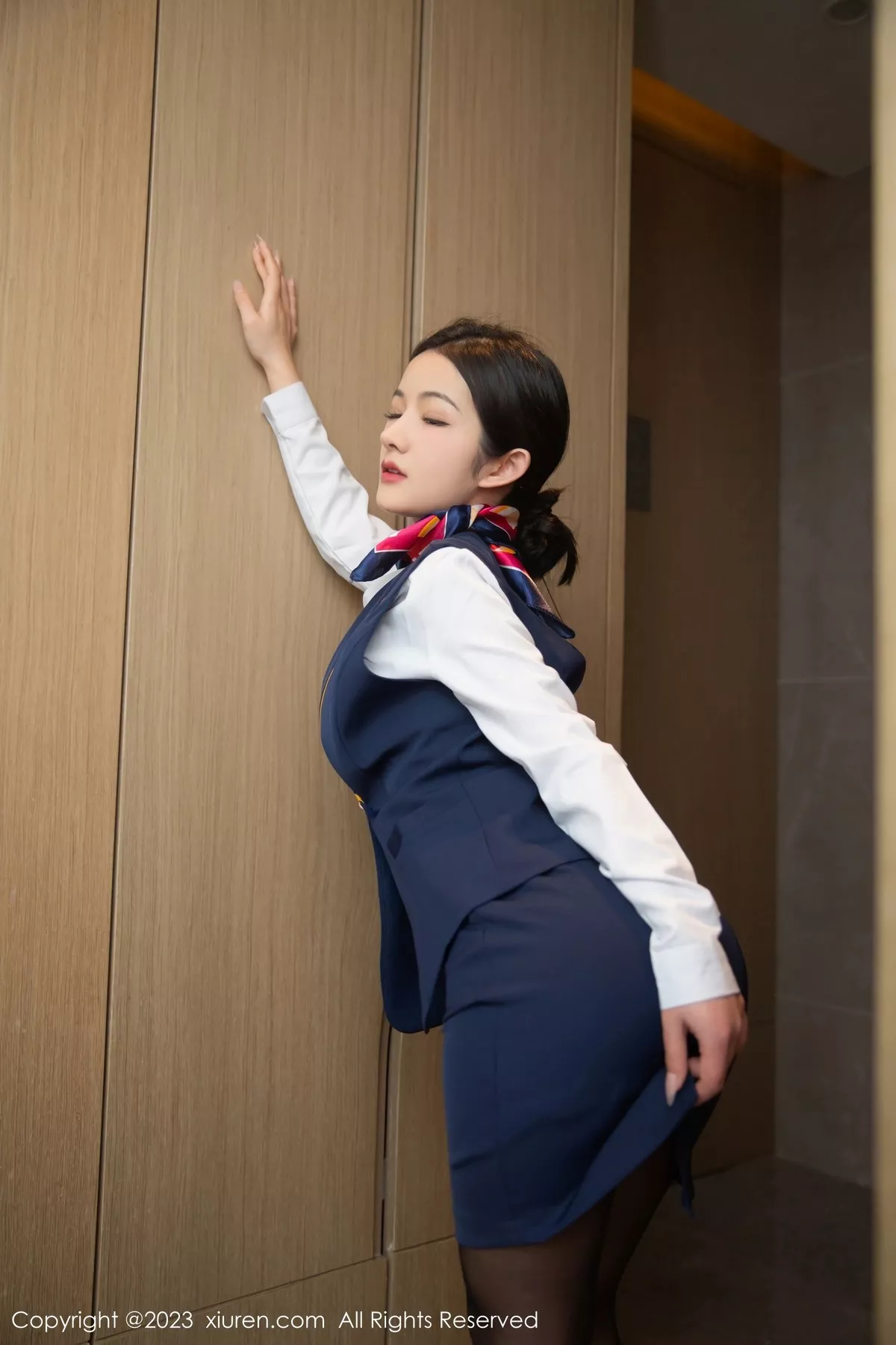 秀人集.com_[XiuRen秀人网]No.6714_模特谭小灵性感空姐制服露暖灰色蕾丝内衣秀惹火身材诱惑写真76P