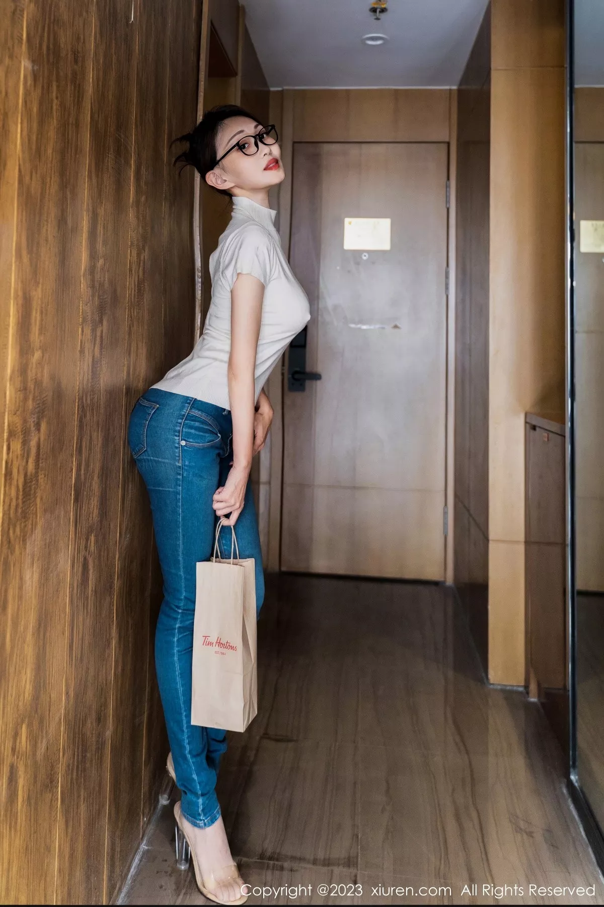 秀人集.com_[XiuRen秀人网]No.6717_模特妖-Baby私房半脱牛仔裤露超薄肉丝秀翘臀美腿迷人诱惑写真68P