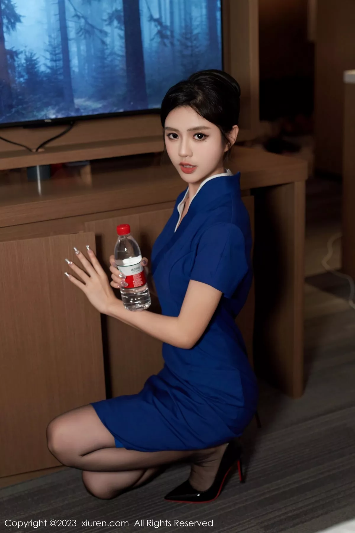 秀人集.com_[XiuRen秀人网]No.6720_模特浅浅Danny深蓝技师制服+红色高开叉服秀曼妙身姿诱惑写真102P