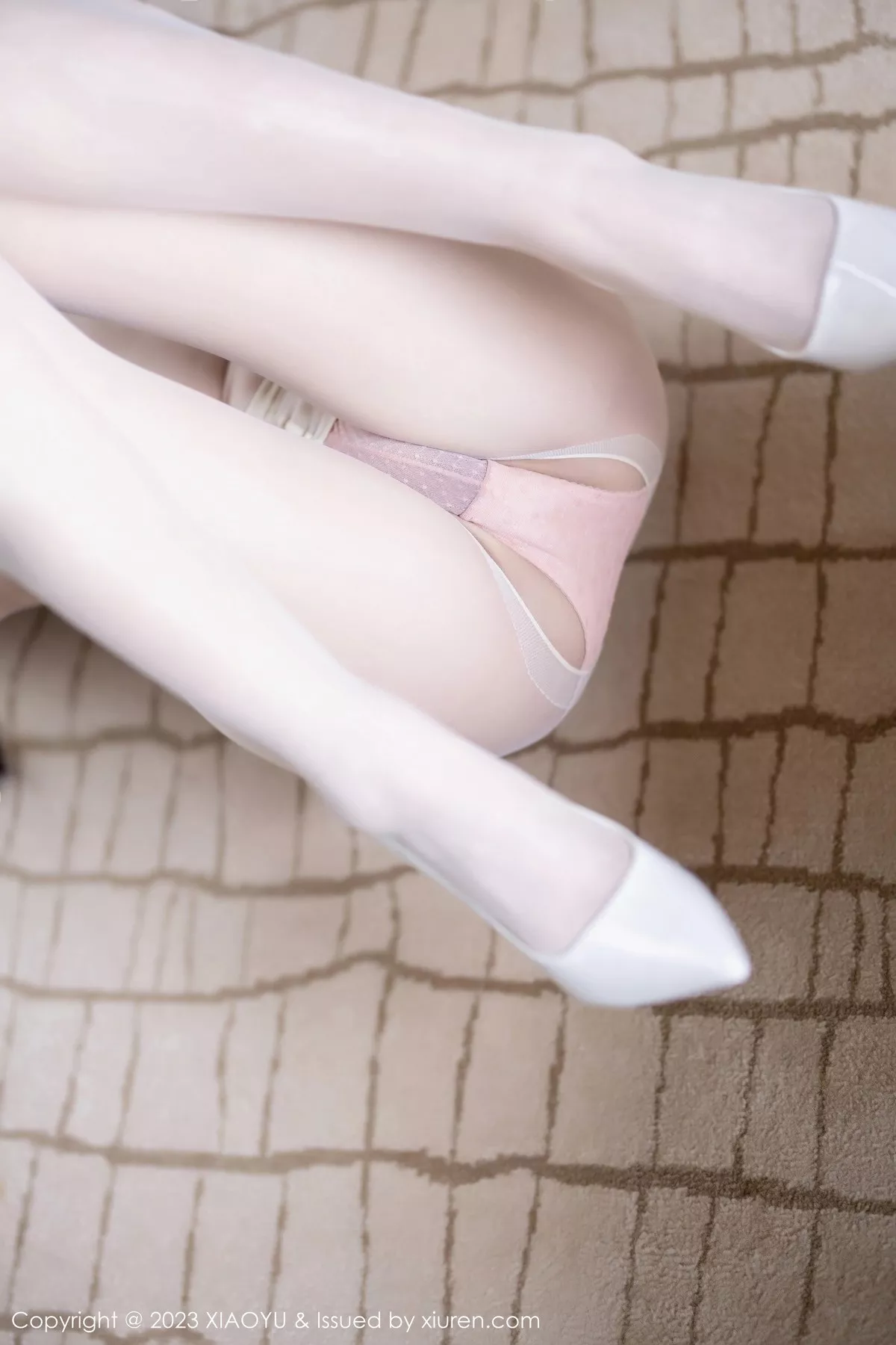 秀人集.com_[XiaoYu画语界]Vol.1025_女神王馨瑶yanni白色条纹上衣配深蓝色短裙秀曼妙身姿诱惑写真85P