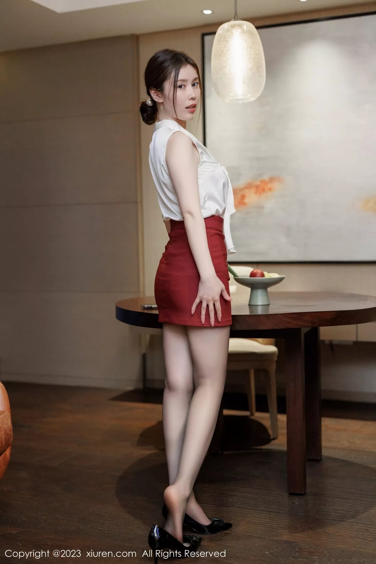 秀人集.com_[XiuRen秀人网]No.6727_模特吴雪瑶白色上衣配暗红短裙露性感内衣秀曼妙身材诱惑写真56P