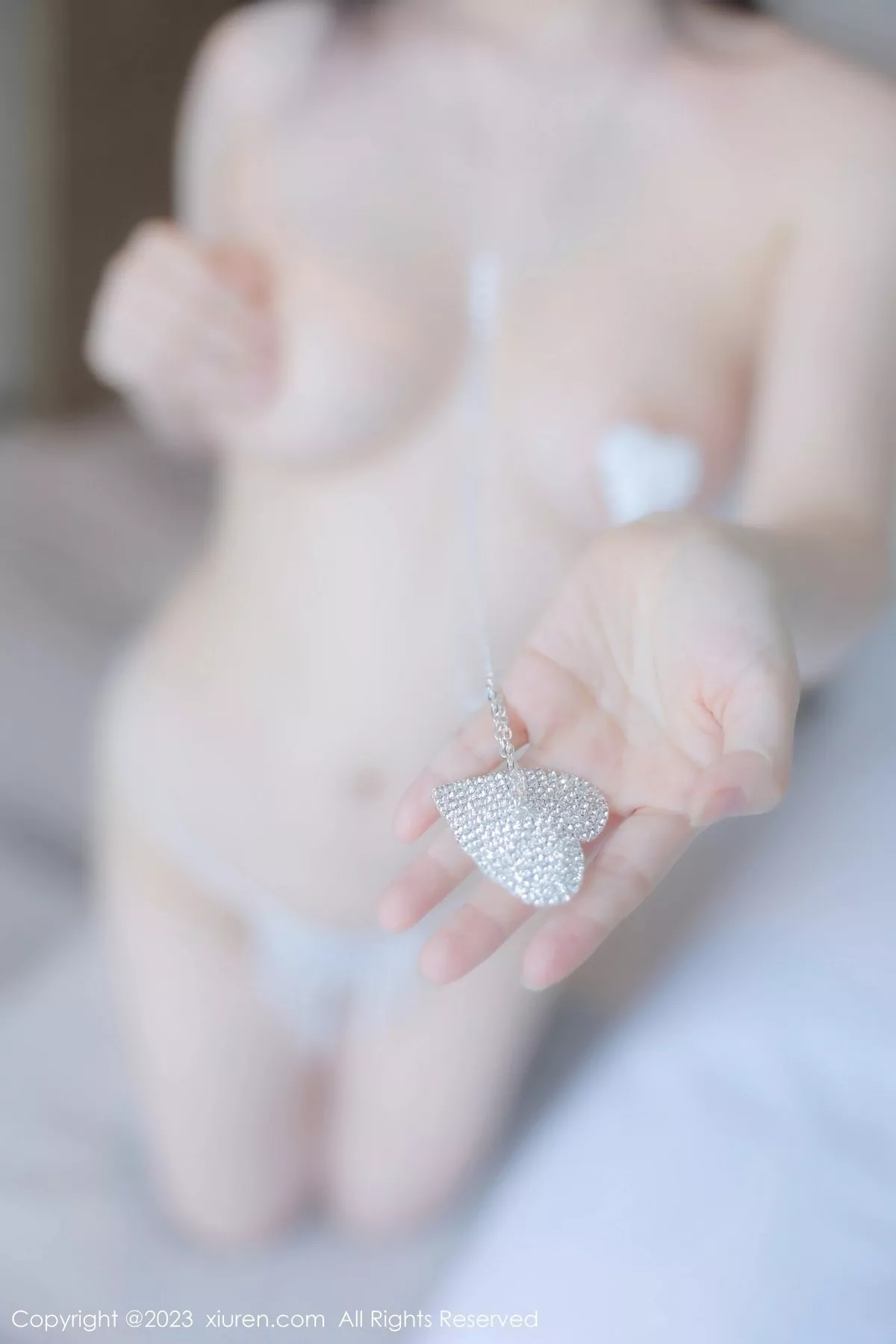 秀人集.com_[XiuRen秀人网]No.6726_模特豆瓣酱私房银色血滴子装扮大尺度全果秀火辣身材诱惑写真81P