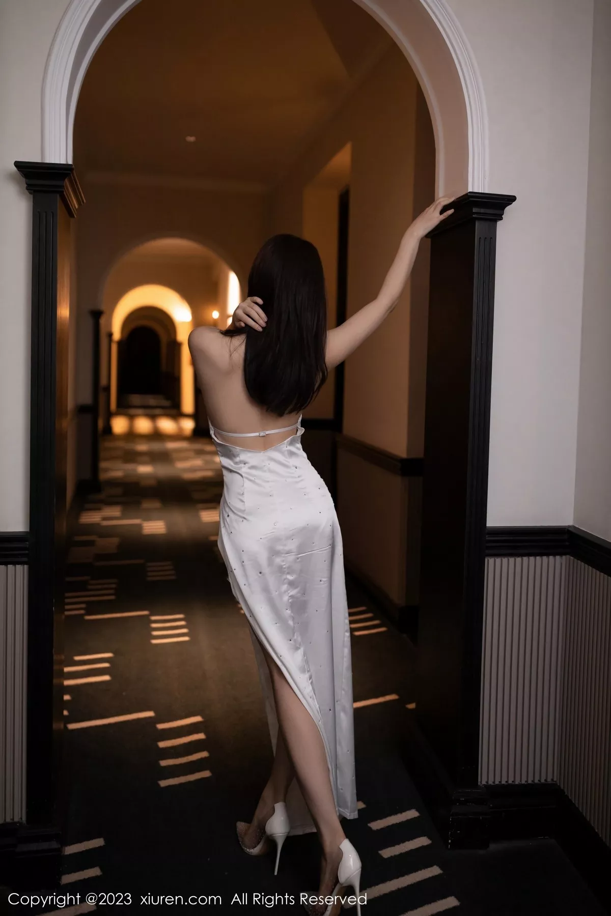 秀人集.com_[XiuRen秀人网]No.6732_模特鱼子酱Fish性感白色连衣裙配原色丝袜秀曼妙身姿诱惑写真80P