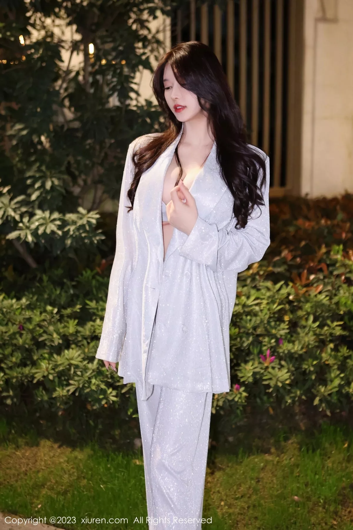 秀人集.com_[XiuRen秀人网]No.6605_模特玉兔miki脱简约银灰外衣露银灰内衣秀傲人豪乳撩人诱惑写真82P