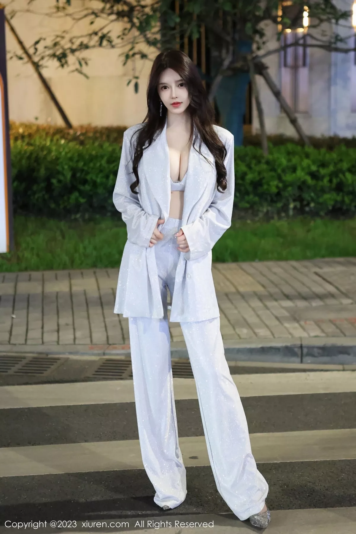 秀人集.com_[XiuRen秀人网]No.6605_模特玉兔miki脱简约银灰外衣露银灰内衣秀傲人豪乳撩人诱惑写真82P