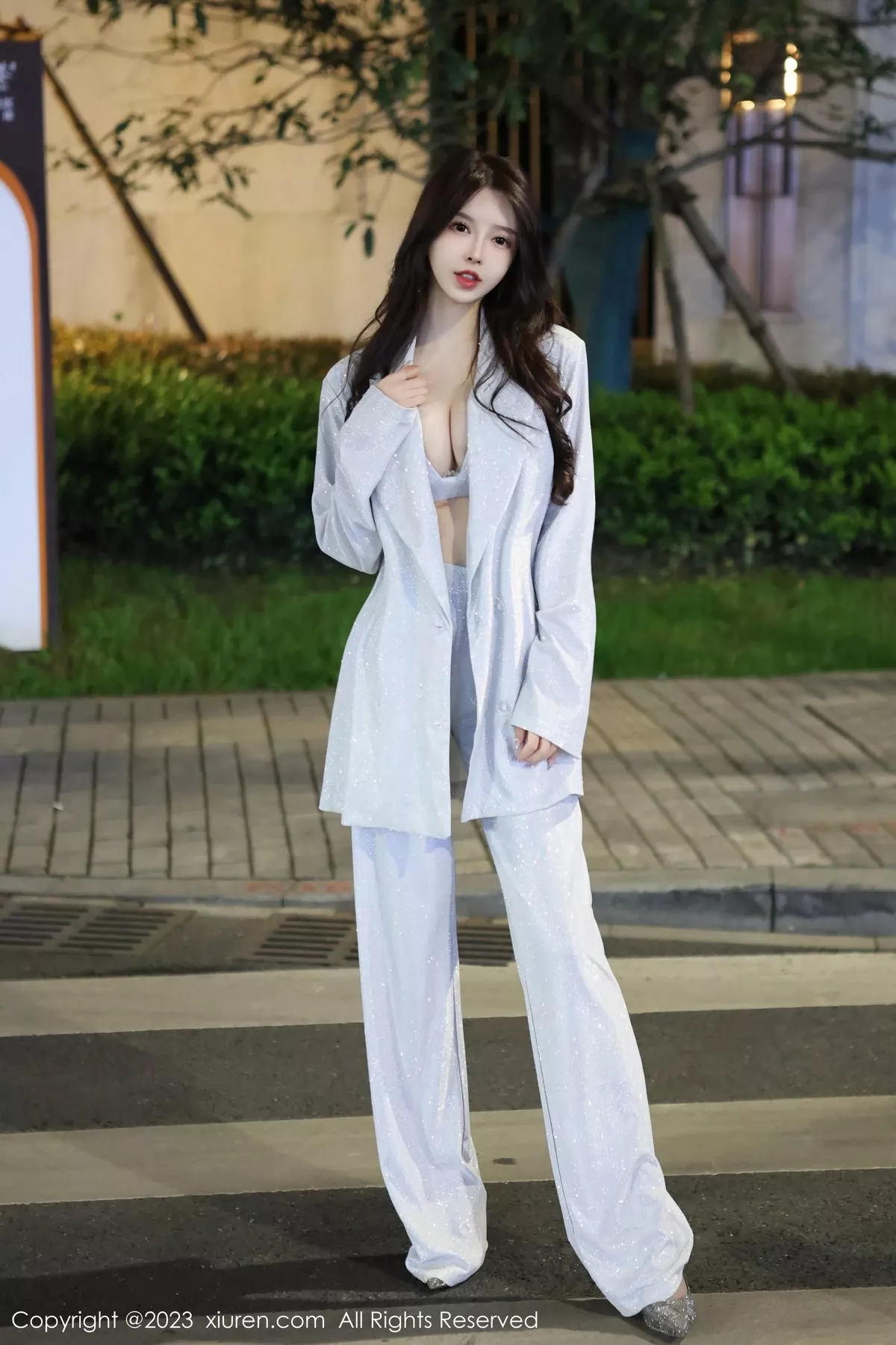 秀人集.com_[XiuRen秀人网]No.6605_模特玉兔miki脱简约银灰外衣露银灰内衣秀傲人豪乳撩人诱惑写真82P