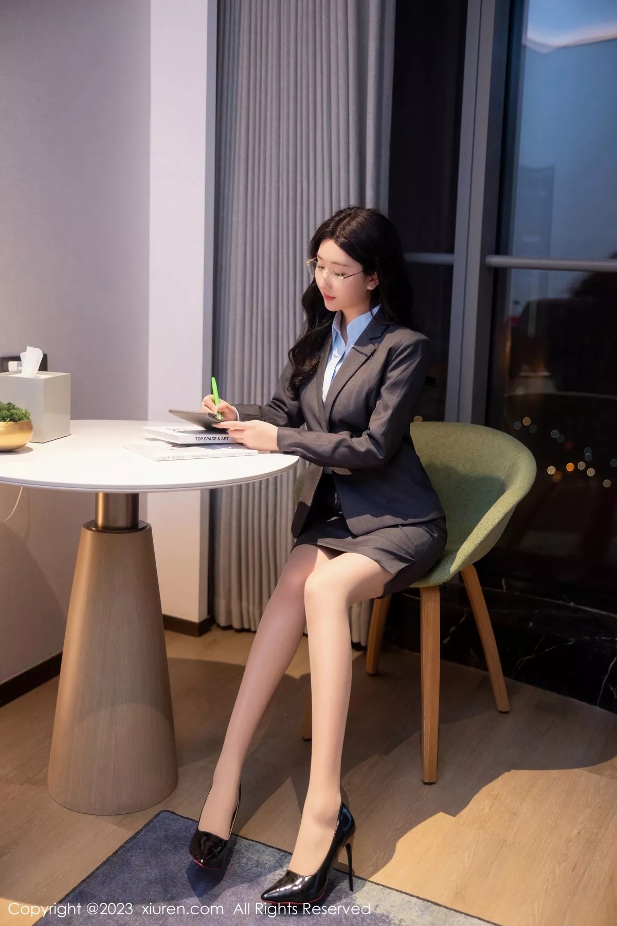 秀人集.com_[XiuRen秀人网]No.6607_模特江真真深灰色OL制服露蓝黑色蕾丝内衣配原色丝袜诱惑写真86P